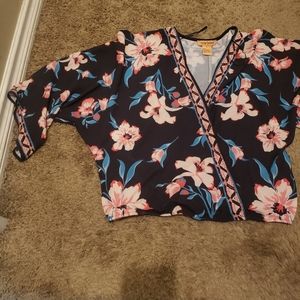 Flying tomato kimono sleeved top